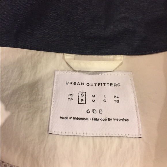NWT! Urban Outfitters Wind Breaker! - Picture 5 of 6